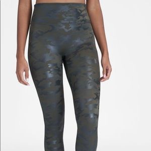 Spanx faux leather vamp leggings size small